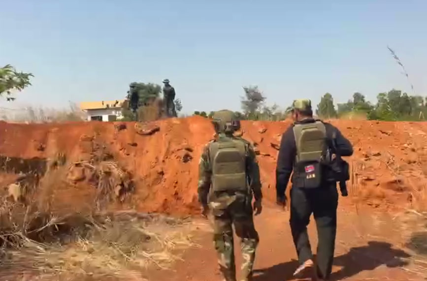 កម្លាំងប្រដាប់អាវុធថៃបានបន្តសកម្មភាពឈូសឆាយដីធ្លី សាងសង់ផ្លូវ នៅខេត្តឧត្តរមានជ័យ។ រូបភាព៖ បណ្តាញសង្គម&nbsp;