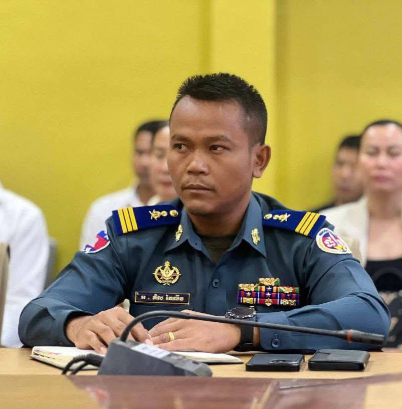 លោកអនុសេនីយ៍ឯក តិល តៃលីវ មេបញ្ជាការ មូលដ្ឋានកងរាជអាវុធហត្ថក្រុងប៉ោយប៉ែត