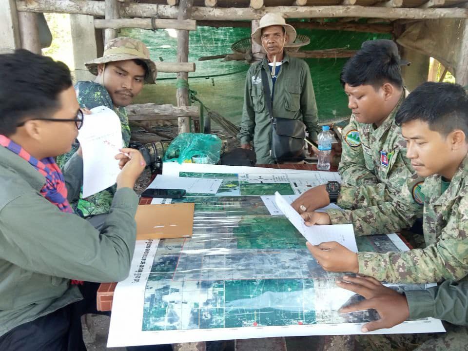 រូបភាព មន្ត្រីជំនាញក្នុងកម្មវិធីស្រូវមិត្តក្រៀល ប្រភព៖(ក្រសួងបរិស្ថាន)។