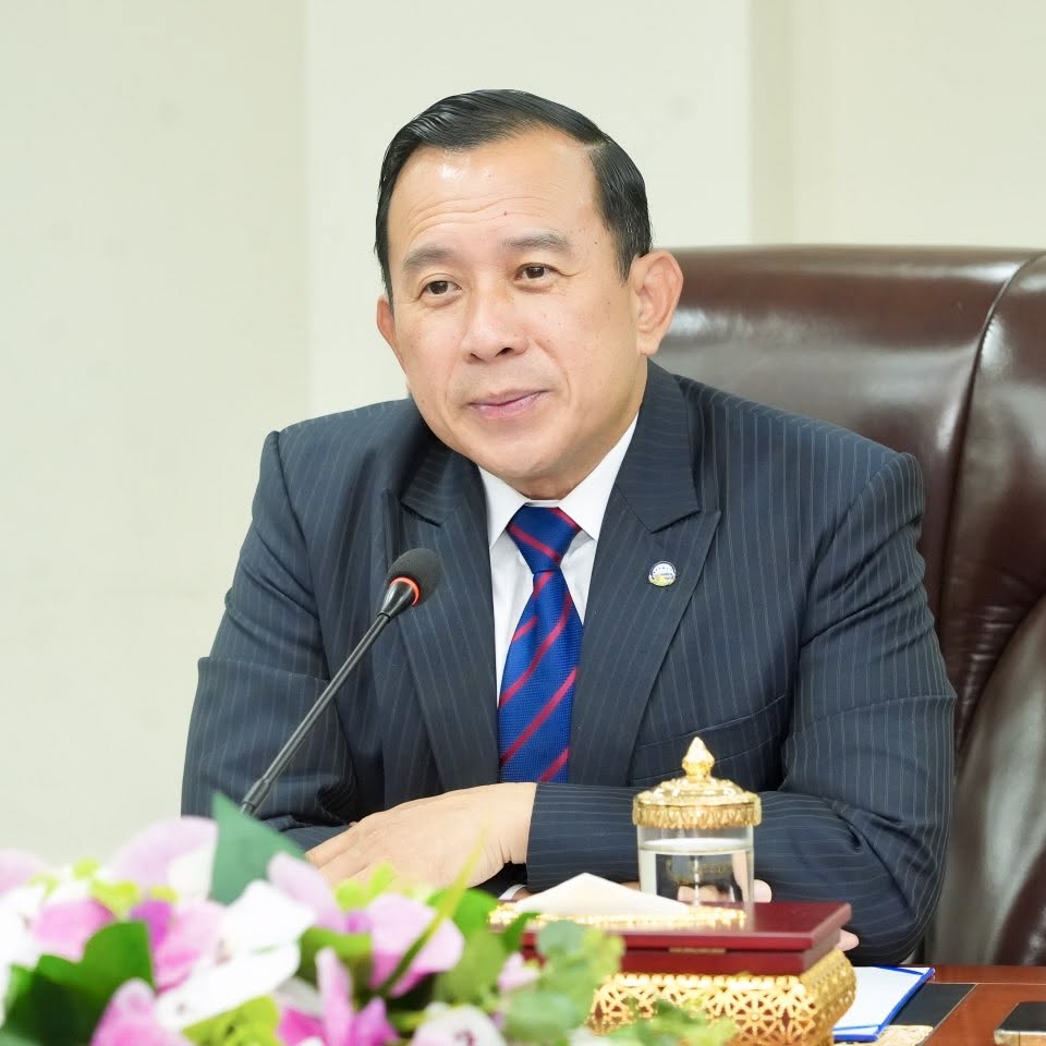 លោករដ្ឋមន្រ្តីក្រសួងទេសចរណ៍ ហួត ហាក់