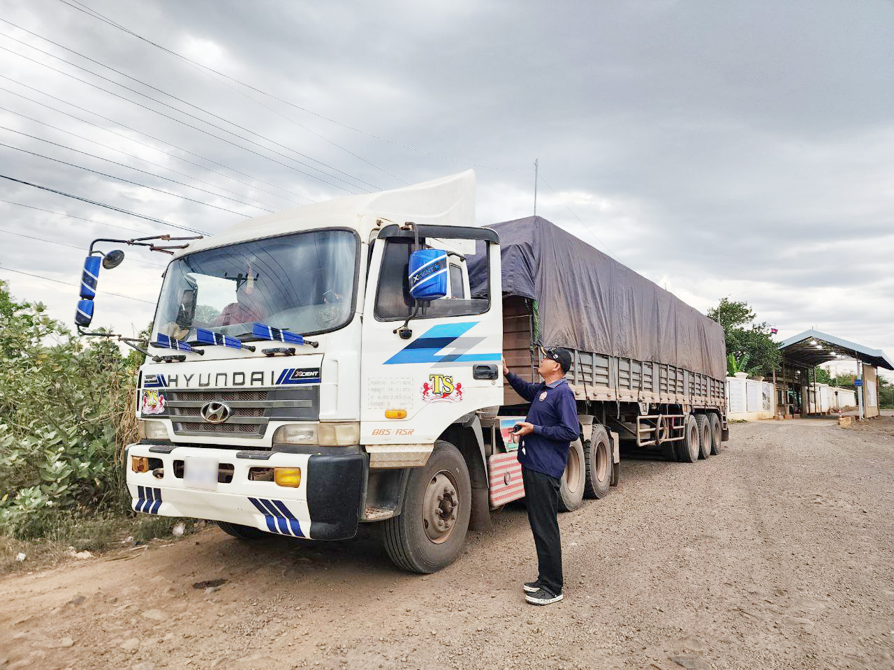 រថយន្តដែលមន្ត្រីជំនាញចុះត្រួតពិនិត្យកាលពីកន្លងមក