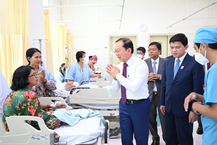 លោក ឈាង រ៉ា រដ្ឋមន្ត្រីក្រសួងសុខាភិបាល&nbsp;