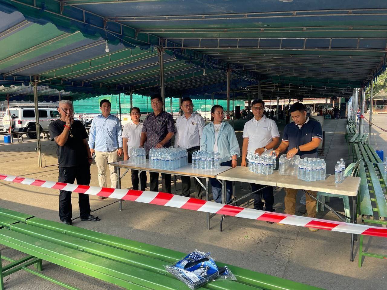 ទិដ្ឋភាពមន្ត្រីប្រចាំនៅទីតាំងឆ្លងដែនកម្ពុជា-ថៃ(ប្រភព៖ក្រសួងការងារថ្ងៃទី១០មេសា ឆ្នាំ២០២៥)។