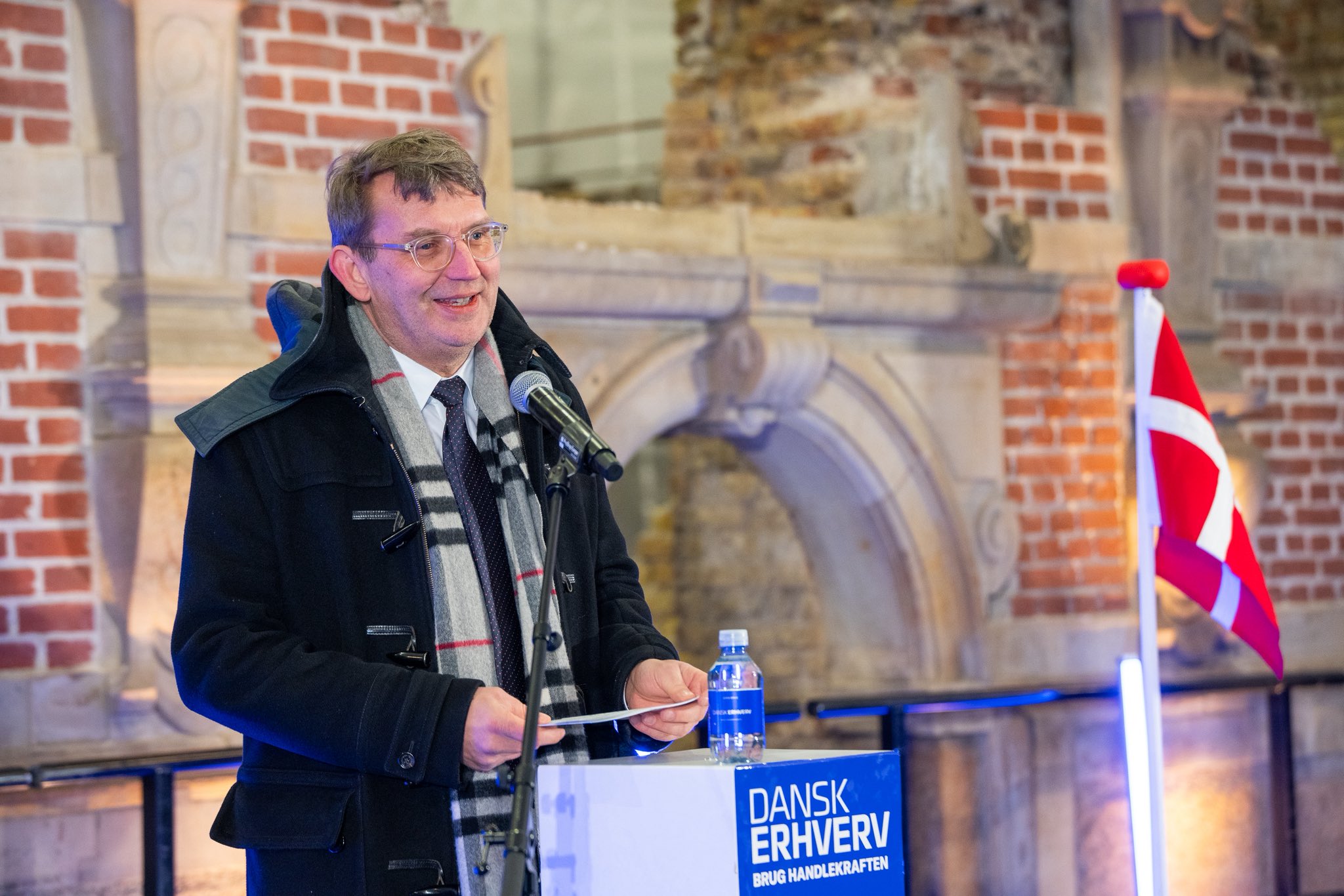 លោក ត្រូអែល លុនដ៏ ភូលសិន