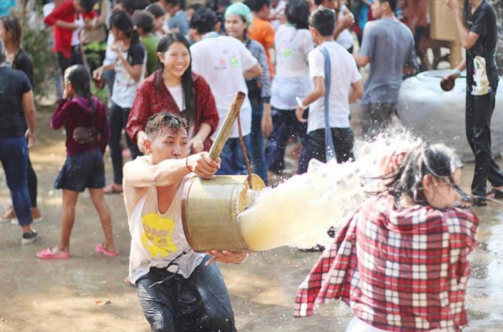 រូបភាពតំណាង៖ ការជះទឹកអ្នកជិះម៉ូតូ