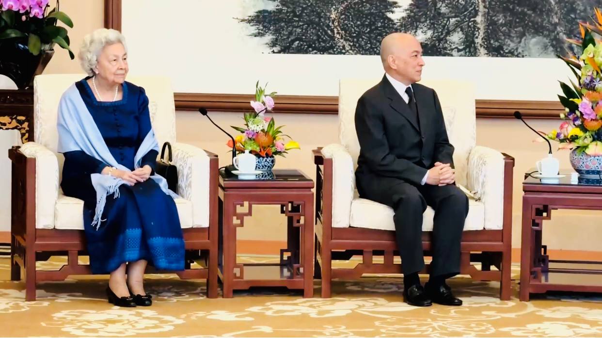 ព្រះមហាក្សត្រ និងសម្តេចហ្លួងម៉ែ