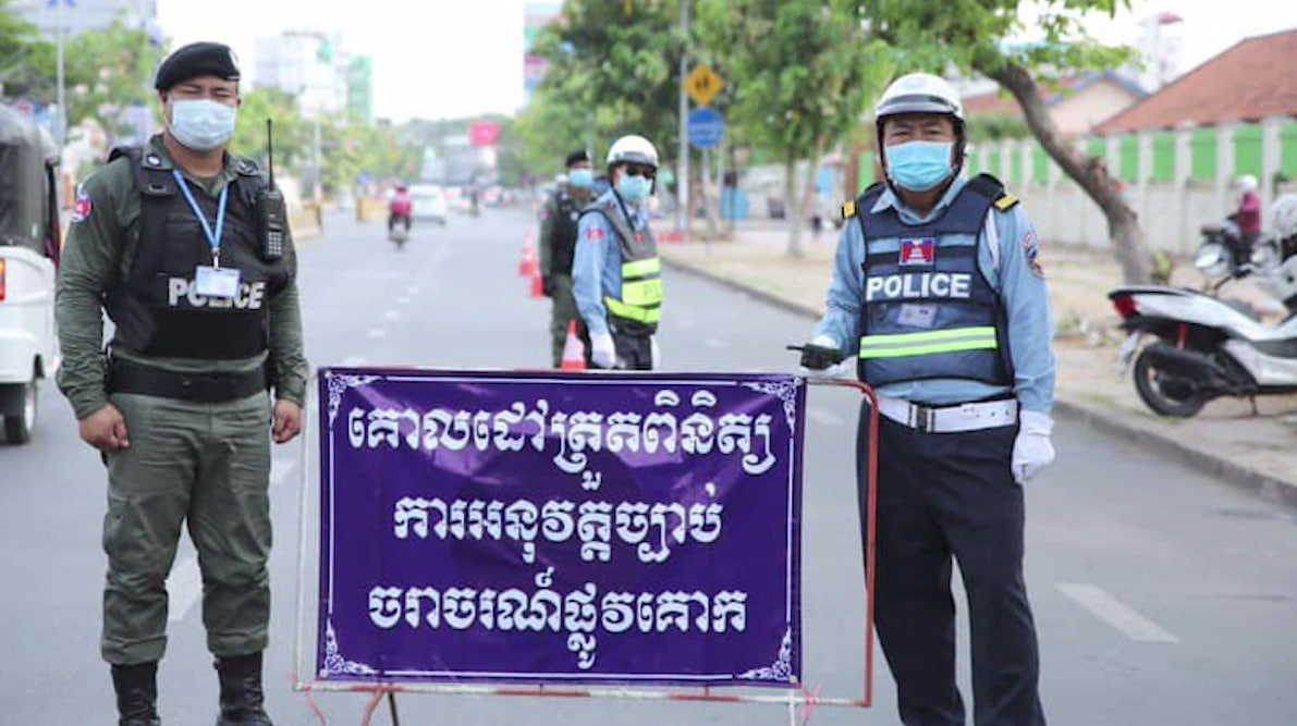 មន្រ្តីប៉ូលិសចរាចរណ៍ចុះអនុវត្តច្បាប់