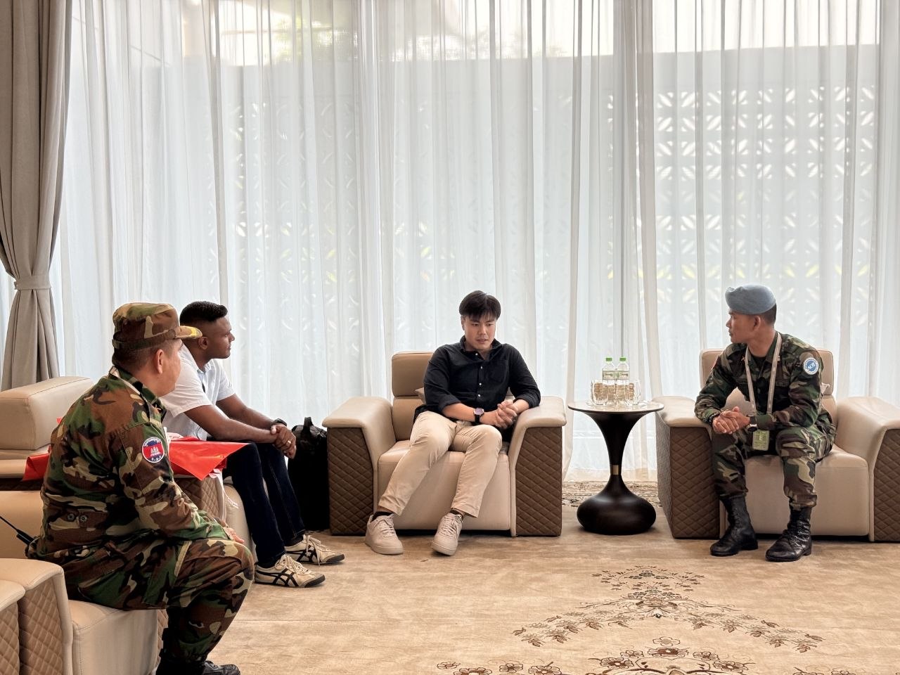 ទាហានបន្តវេនសិង្ហបុរីមកដល់កម្ពុជា។