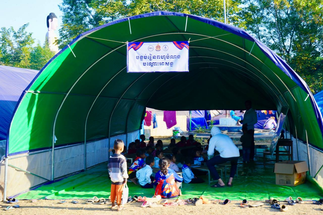 បន្ទប់រៀនបណ្តោះអាសន្នក្នុងខេត្តបន្ទាយមានជ័យ។ រូបភាព៖ ក្រសួងអប់រំ