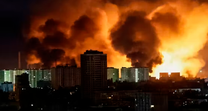 រដ្ឋធានីកៀវ ប្រទេសអ៊ុយក្រែន រងការវាយប្រហារពីរុស្ស៊ី។&nbsp;