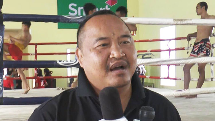 លោក អេ ភូថង ដែលមានរហស្សនាមអធិរាជកែងឆេះជង្គង់ទិព្វ&nbsp;