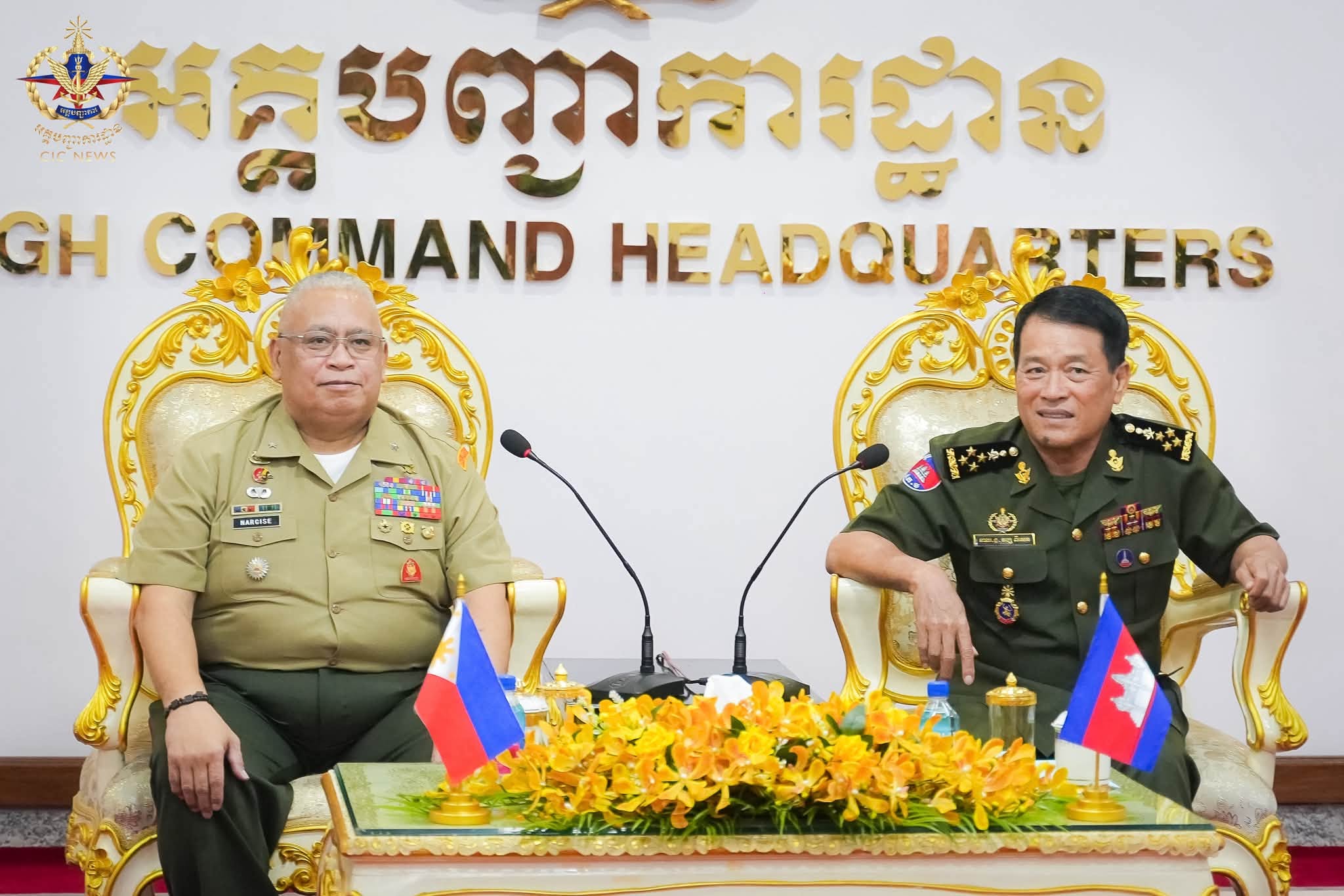 លោកឧត្តមសេនីយ៍ត្រី អេនតេរ៉ូ អេស ណាស៊ីស និង លោកនាយឧត្តមសេនីយ៍ វង្ស ពិសេន