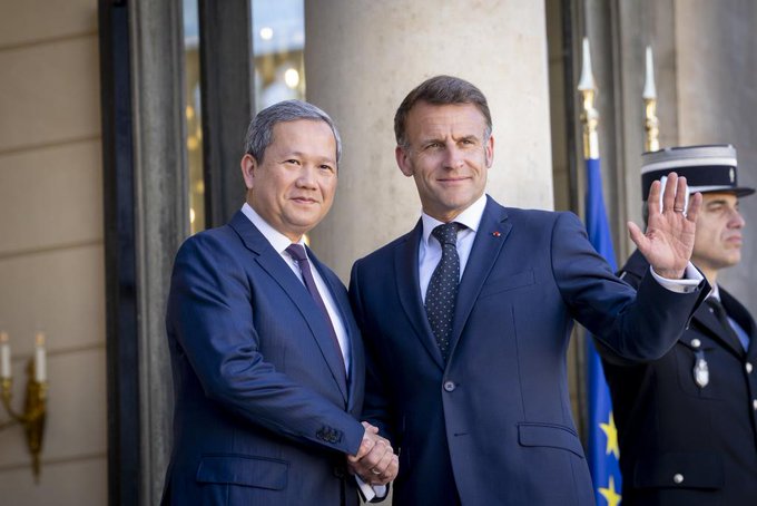 លោកប្រធានាធិបតីបារាំង អេម៉ានូអែល ម៉ាក្រុង (Emmanuel Macron) និង សម្តេចធិបតី ហ៊ុន ម៉ាណែត ក្នុងជំនួបទ្វេភាគី