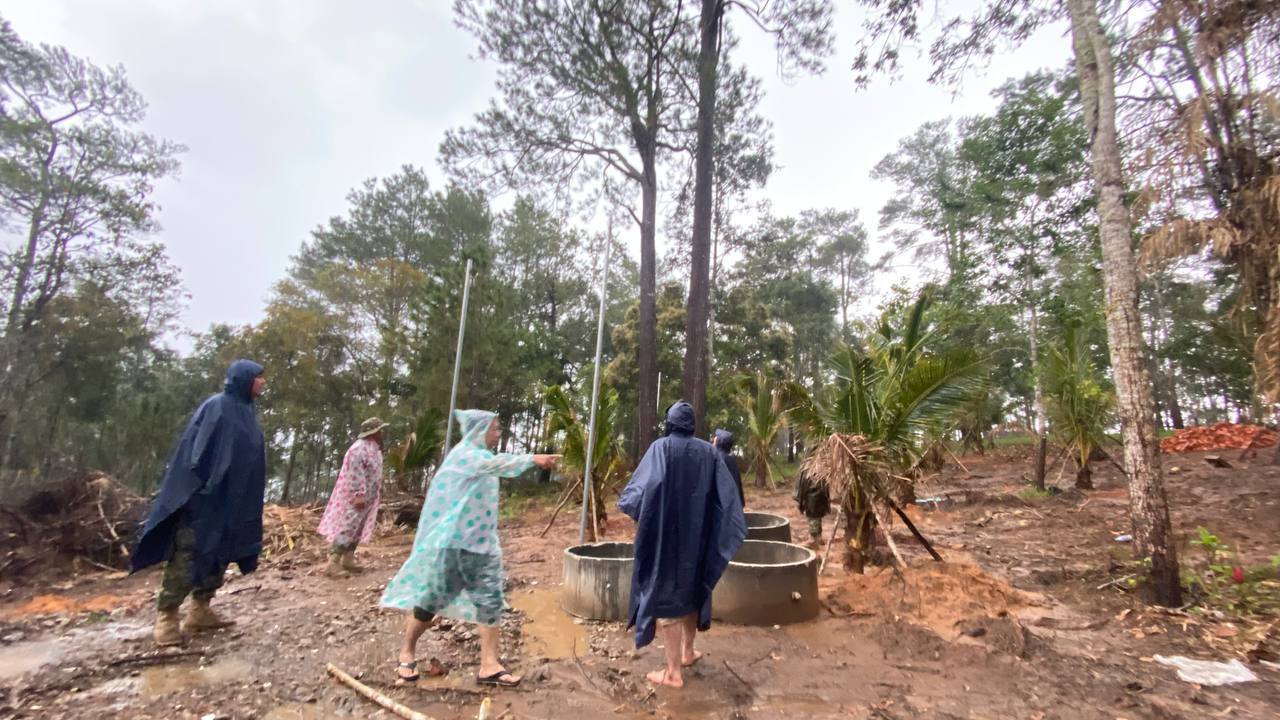 លួចទន្រ្ទានដីដោយខុសច្បាប់ ដើម្បីធ្វើផ្ទះលំហែ នៅក្នុងតំបន់ឧទ្យានជាតិព្រះសុរាម្រិត កុសមៈ «គិរីរម្យ»។ រូបភាព៖ ក្រសួងបរិស្ថាន