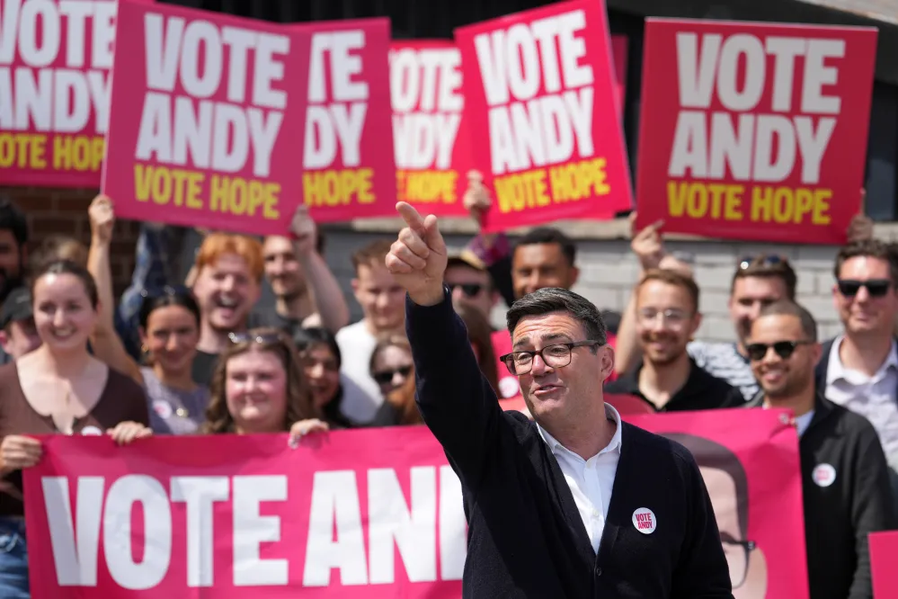លោក អេនឌី ប៊ឺនហាំ (Andy Burnham)