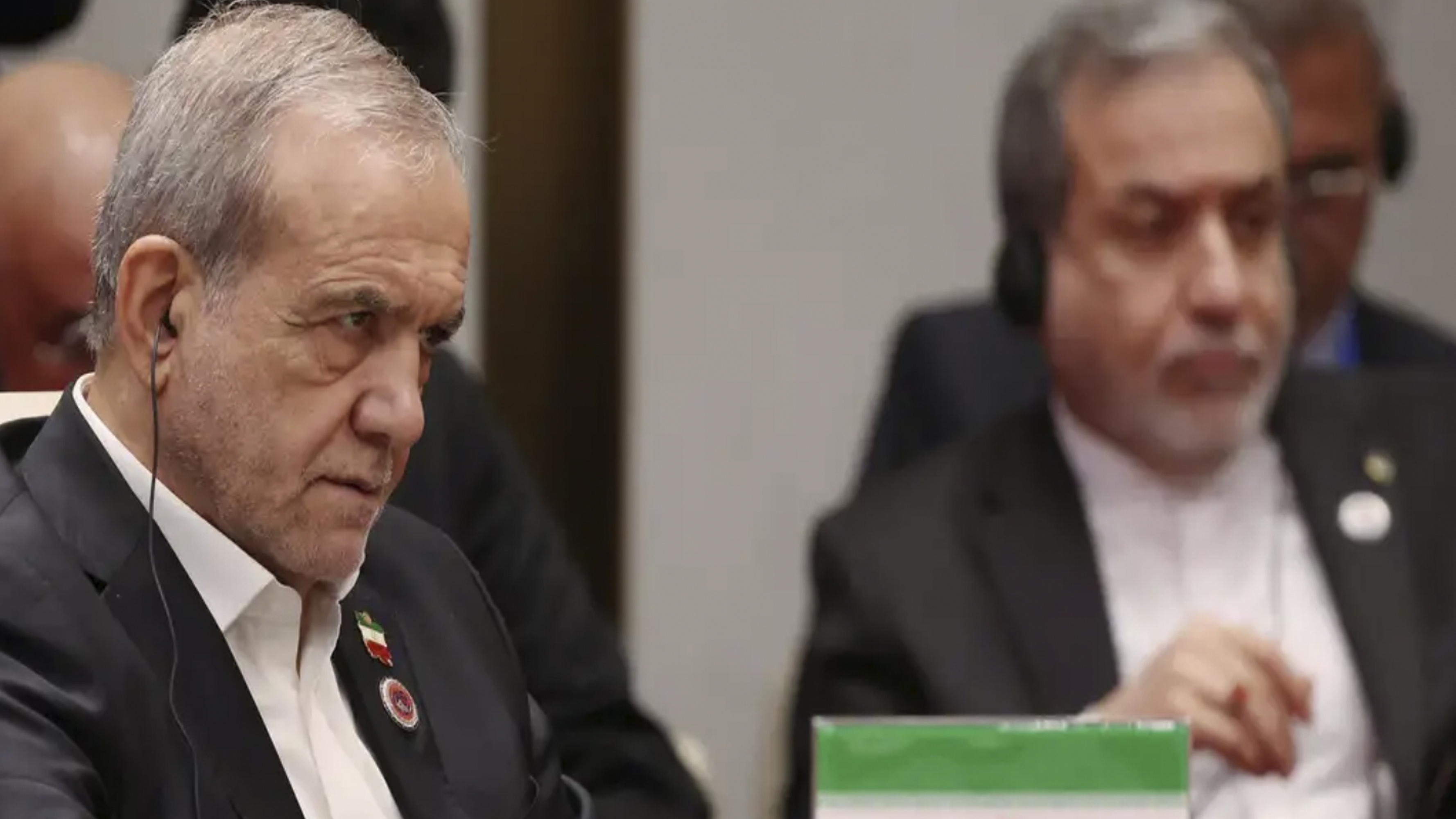 ប្រធានាធិបតីអ៊ីរ៉ង់ និងប្រមុខការទូត