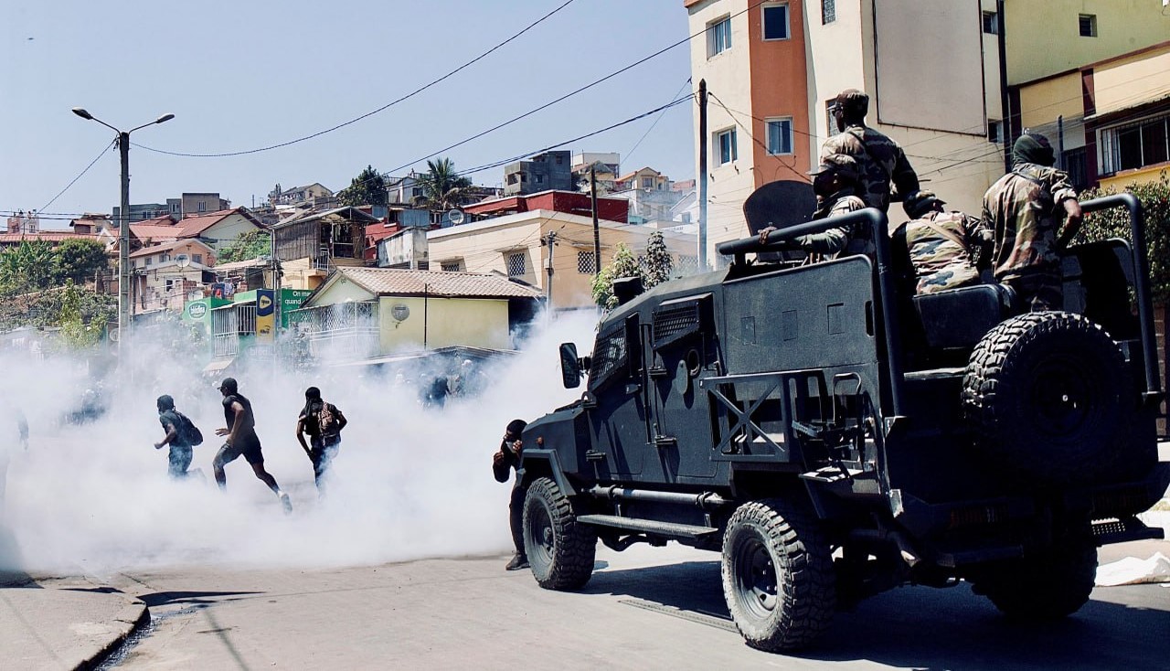 កងកម្លាំង បាញ់ផ្សែងឧស្ម័នបង្ហូរទឹកភ្នែកដាក់ក្រុមបាតុករម៉ាដាហ្កាស្កា