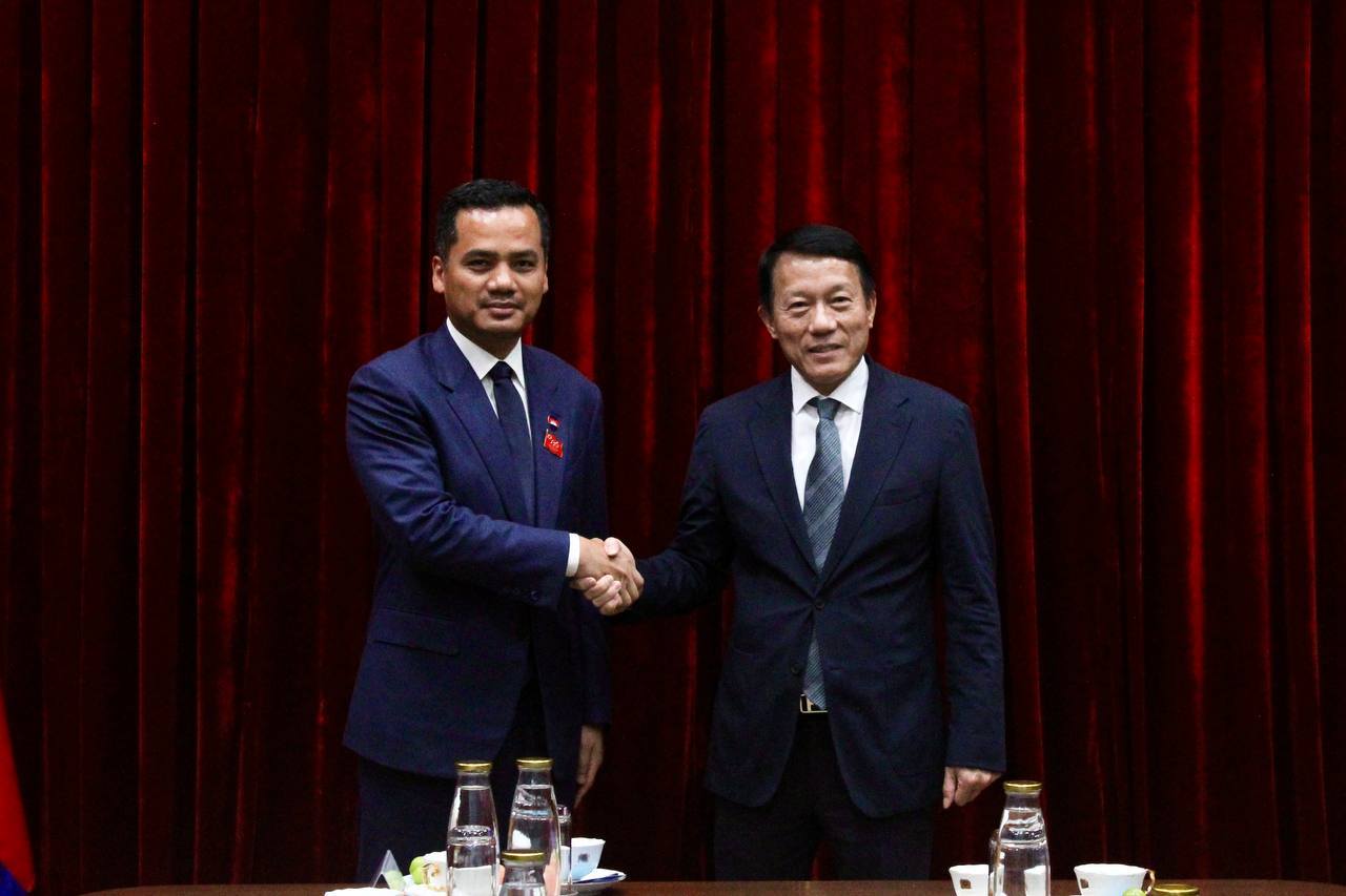 លោកឧបនាយករដ្ឋមន្រ្តី ស សុខា រដ្ឋមន្រ្តីក្រសួងមហាផ្ទៃ ជួបជាមួយ លោក&nbsp;លឿង តាមក្វាង&nbsp;រដ្ឋមន្រ្តីក្រសួងនគរបាលវៀតណាម។