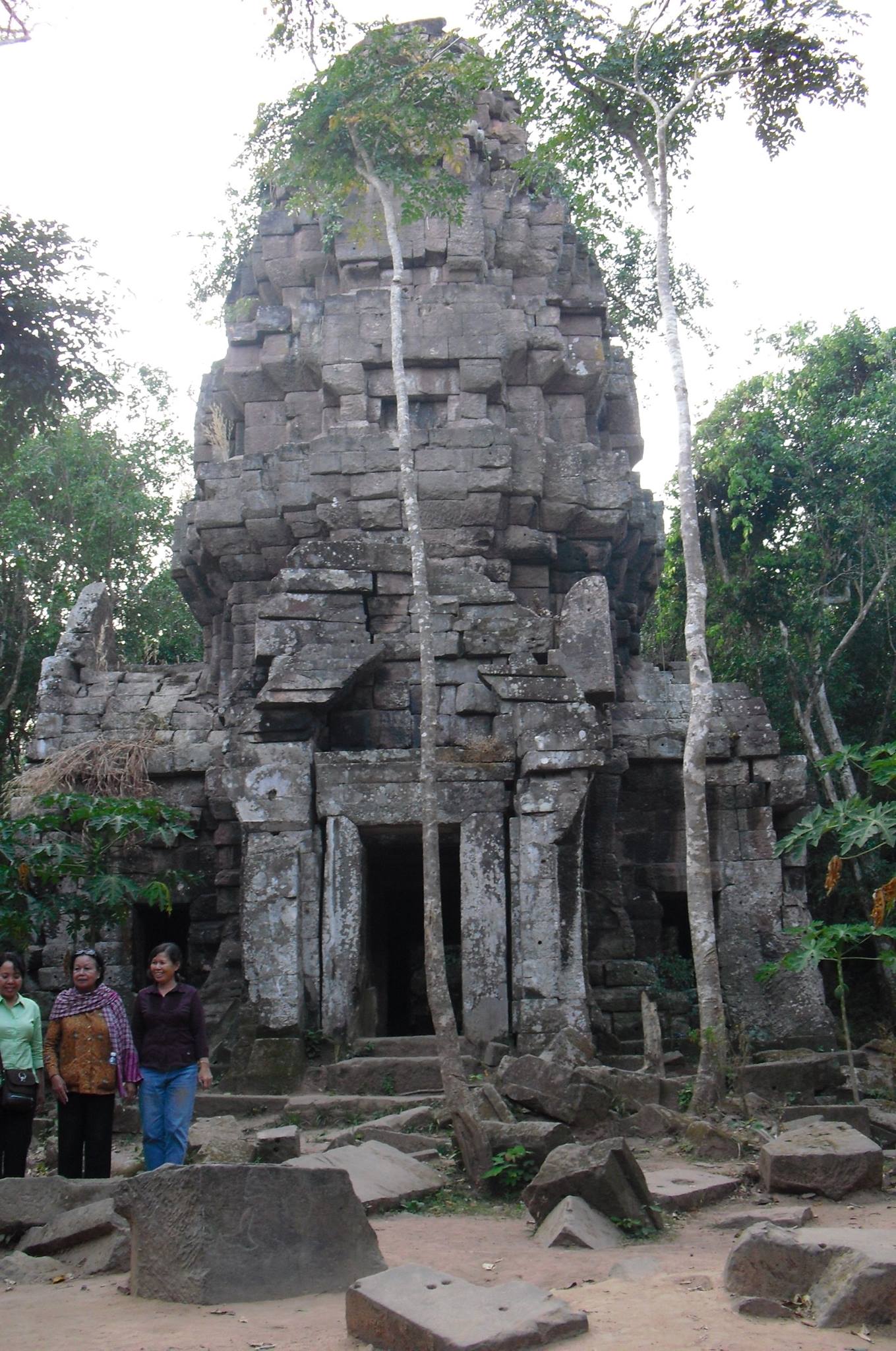 <b>ប្រាសាទតាក្របី។</b>