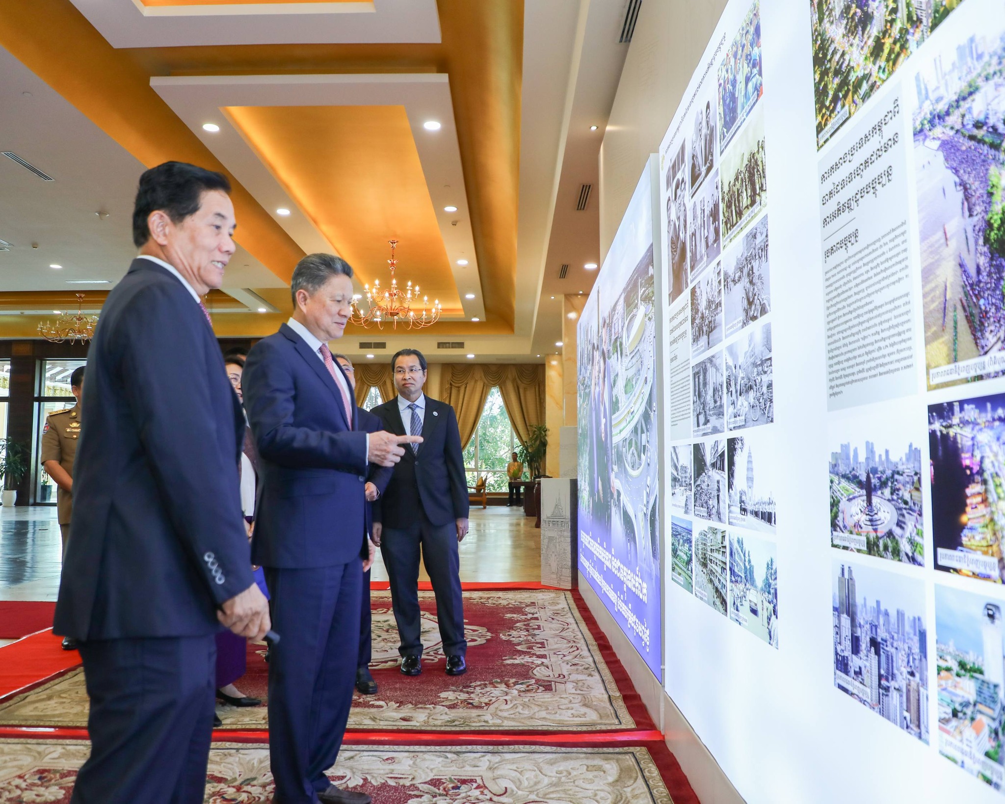 លោកឧបនាយករដ្ឋមន្រ្តី ស៊ុន ចាន់ថុល អនុប្រធានទី១ក្រុមប្រឹក្សាអភិវឌ្ឍន៍កម្ពុជា និង លោក ឃួង ស្រេង អភិបាលរាជធានីភ្នំពេញ។&nbsp;