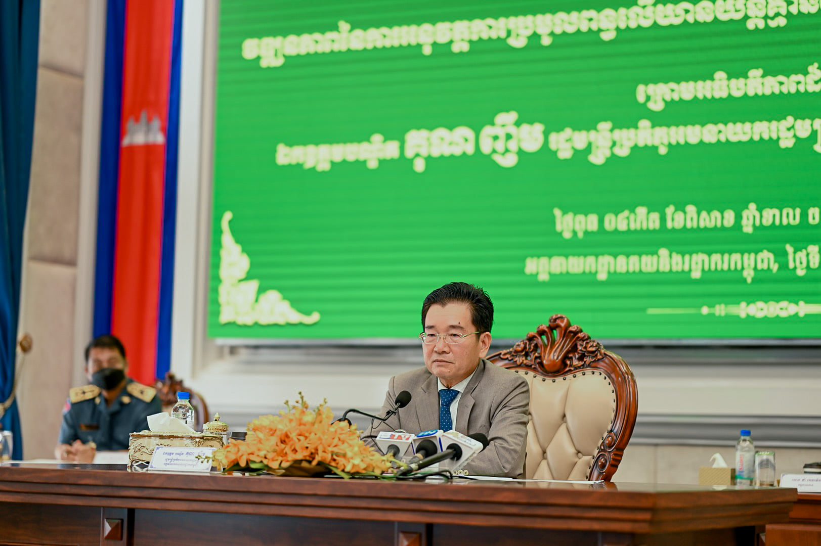 ឯកឧត្តម គុណ ញឹម រដ្ឋមន្ត្រីប្រតិភូអមនាយករដ្ឋមន្ត្រី និងជាអគ្គនាយកនៃអគ្គនាយកដ្ឋានគយ និងរដ្ឋាករកម្ពុជា