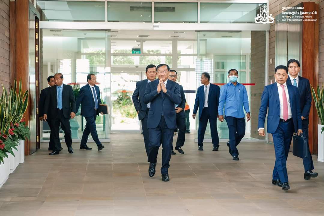 លោកឧបនាយករដ្ឋមន្ត្រី ប្រាក់ សុខុន (រូបឯកសារ)