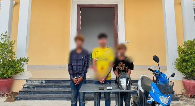 យុវជនម្នាក់ជាជនល្មើស និងយុវជន២ជាអ្នកសមគំនិតក្នុងករណីរំលោភសម្លាប់យុវតីអាយុ១៥ឆ្នាំ។