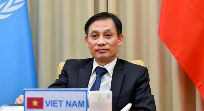 លោក ឡេ ហើយជុង រដ្ឋមន្ត្រីការបរទេសស្តីទី នៃសាធារណរដ្ឋសង្គមនិយមវៀតណាម និងលេខានៃគណៈកម្មាធិការបក្សក្រសួងការបរទេសវៀតណាម