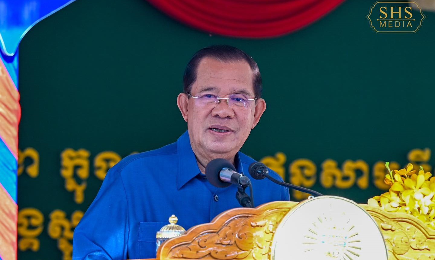 សម្តេច ហ៊ុន សែន ធ្វើជាអធិបតីក្នុងពិធីសម្ពោធសមិទ្ធផលក្នុងវត្តព្រះឥន្ទសាមគ្គីធម៌ នៅស្រុកអង្គស្នួល ខេត្តកណ្តាល កាលពីថ្ងៃទី១១ ខែកុម្ភៈ ឆ្នាំ២០២៥ ហើយពេលឡើងថ្លែងក្នុងពិធីនោះ សម្តេចក៏ទម្លាយពីគម្រោងដែលគេចង់ធ្វើឃាតសម្តេចដោយការប្រើដ្រូន។