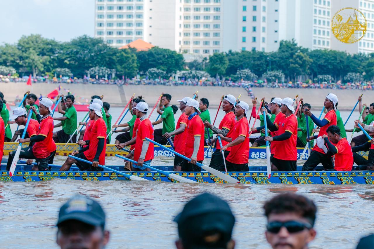 រូបភាពក្នុងព្រះរាជពិធីបុណ្យអុំទូក នៅរាជធានីភ្នំពេញ កាលពីឆ្នាំ២០២៤