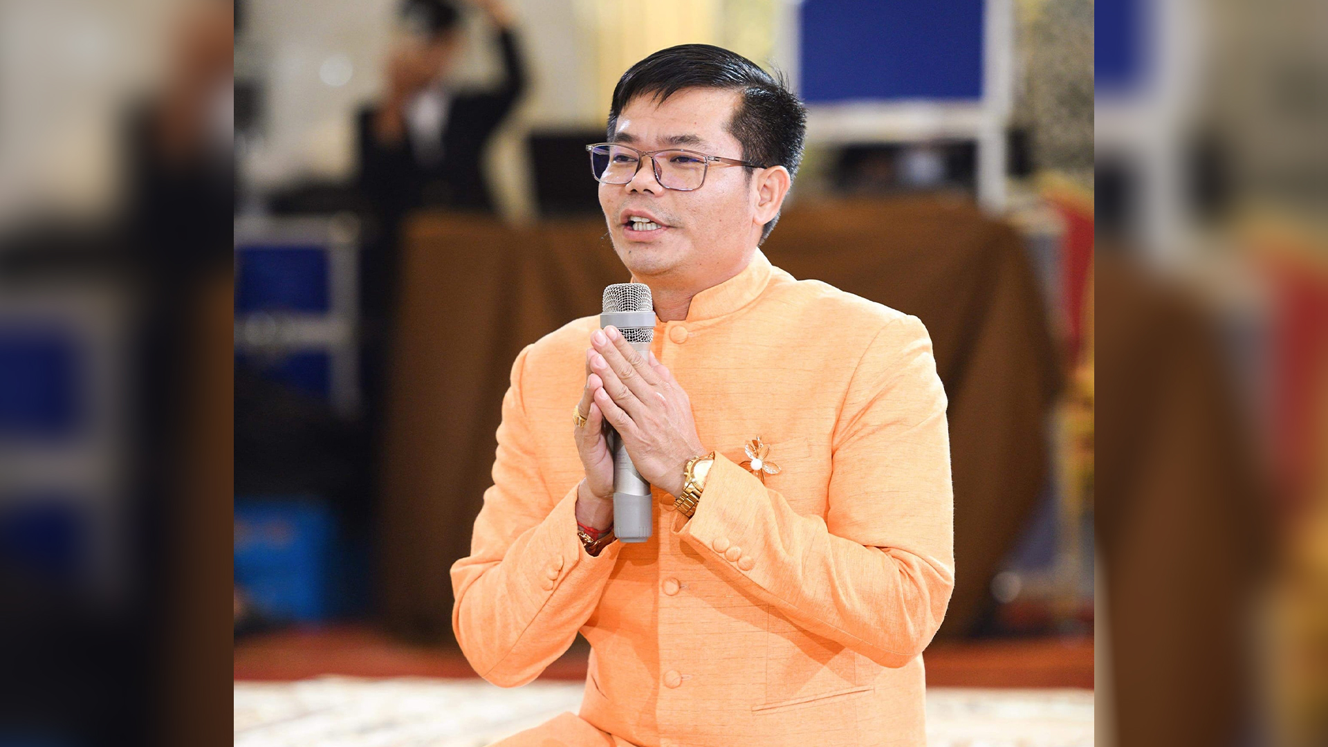 លោក ដួង សុខគា សិល្បករបុរាណខ្មែរ