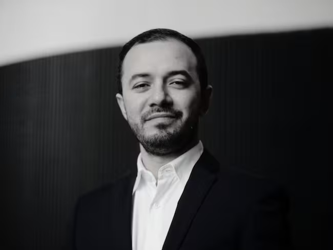 លោក&nbsp;ឌូអូជេនស៍ ឃ្វីនតឺរ៉ូ (Diogenes Quintero)