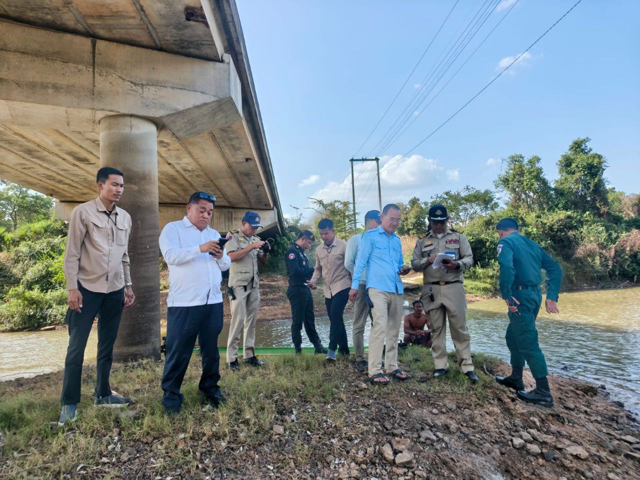 ផ្ទុះគ្រាប់ប្រភេទ M៧៩ នៅខេត្តកំពង់ធំ បណ្តាលឱ្យកុមារាអាយុ៨ឆ្នាំម្នាក់​និងកុមារីអាយុ១៤ឆ្នាំម្នាក់ រងរបួសរហូតដល់ស្លាប់។ រូបភាព៖ លោក ហេង រតនា អគ្គនាយកស៊ីម៉ាក់