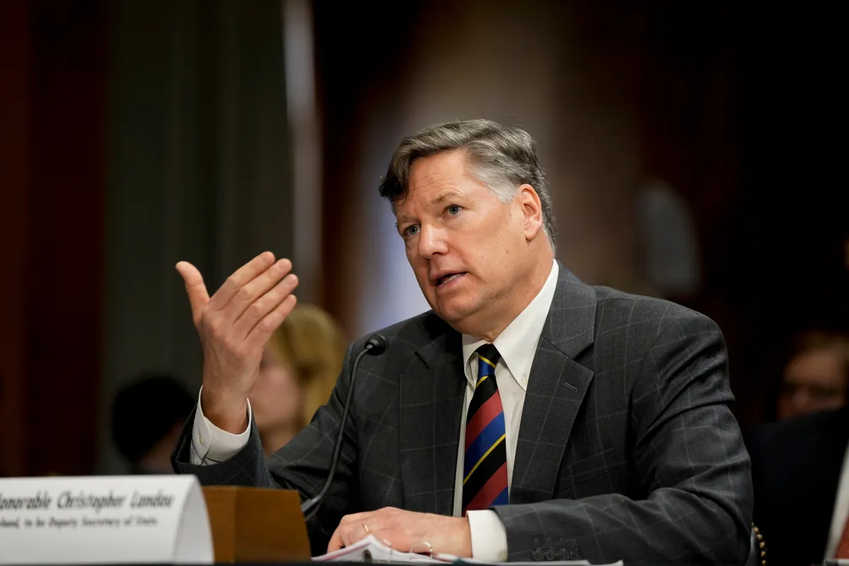 លោក គ្រីស្តូហ្វឺ ឡានដាវ