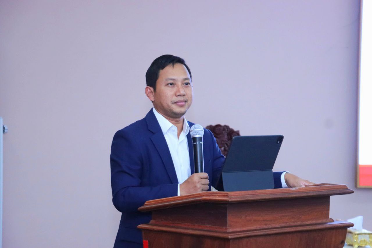 លោក ប្លង់ សុផល ព្រះរាជអាជ្ញារង និងជាអ្នកនាំពាក្យអយ្យការអមសាលាដំបូងរាជធានីភ្នំពេញ