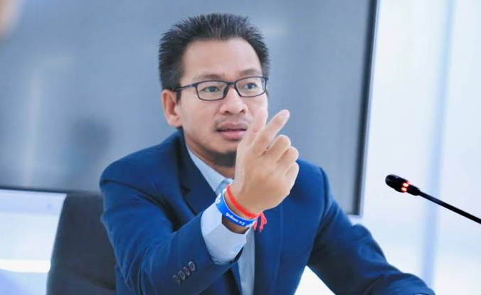 លោក ទូច សុខៈ