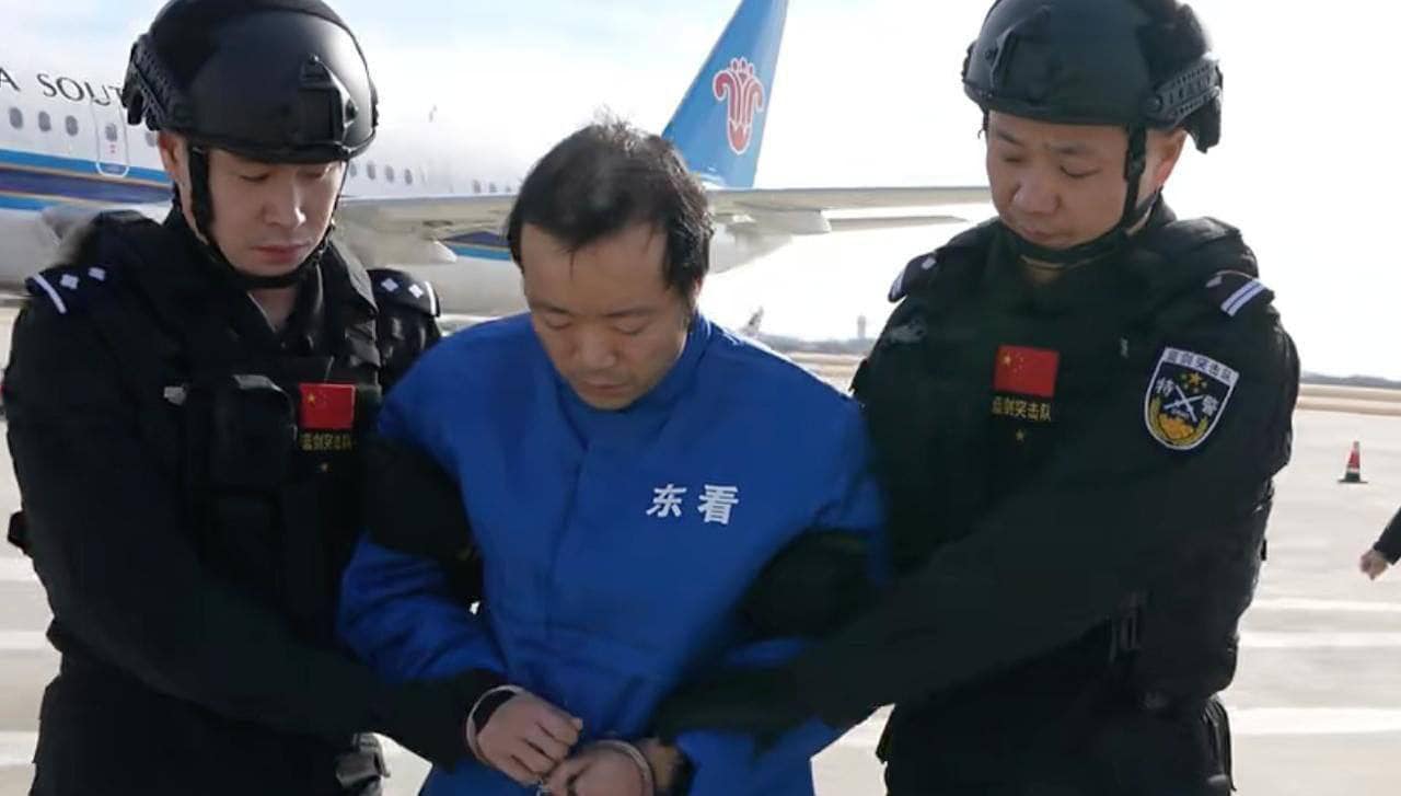 ជនជាតិចិនឈ្មោះ ចេន ហ្ស៊ី (Chen Zhi) មេធំពាក់ព័ន្ធនឹងបទល្មើសឆបោកតាមប្រព័ន្ធបច្ចេកវិទ្យា និងឧក្រិដ្ឋកម្មឆ្លងដែន ត្រូវបានសមត្ថកិច្ចចាប់ខ្លួនកាលពីពេលកន្លងទៅ។