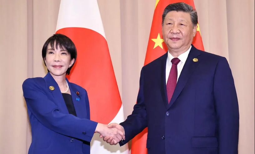 លោកស្រី&nbsp;សាណាអេ កាតាអ៊ីឈី&nbsp;នាយករដ្ឋមន្រ្តីជប៉ុន និងលោក ស៊ី ជីនពីង ប្រធានាធិបតីចិនជួបគ្នាកន្លងមក។