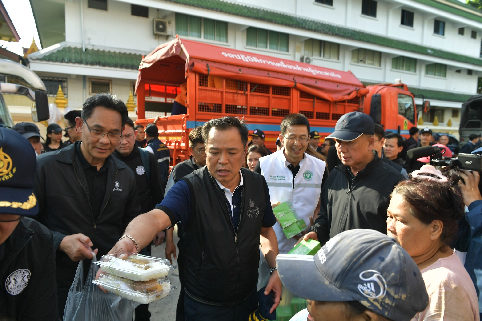 លោក អានុទីន ឆានវីរគុល