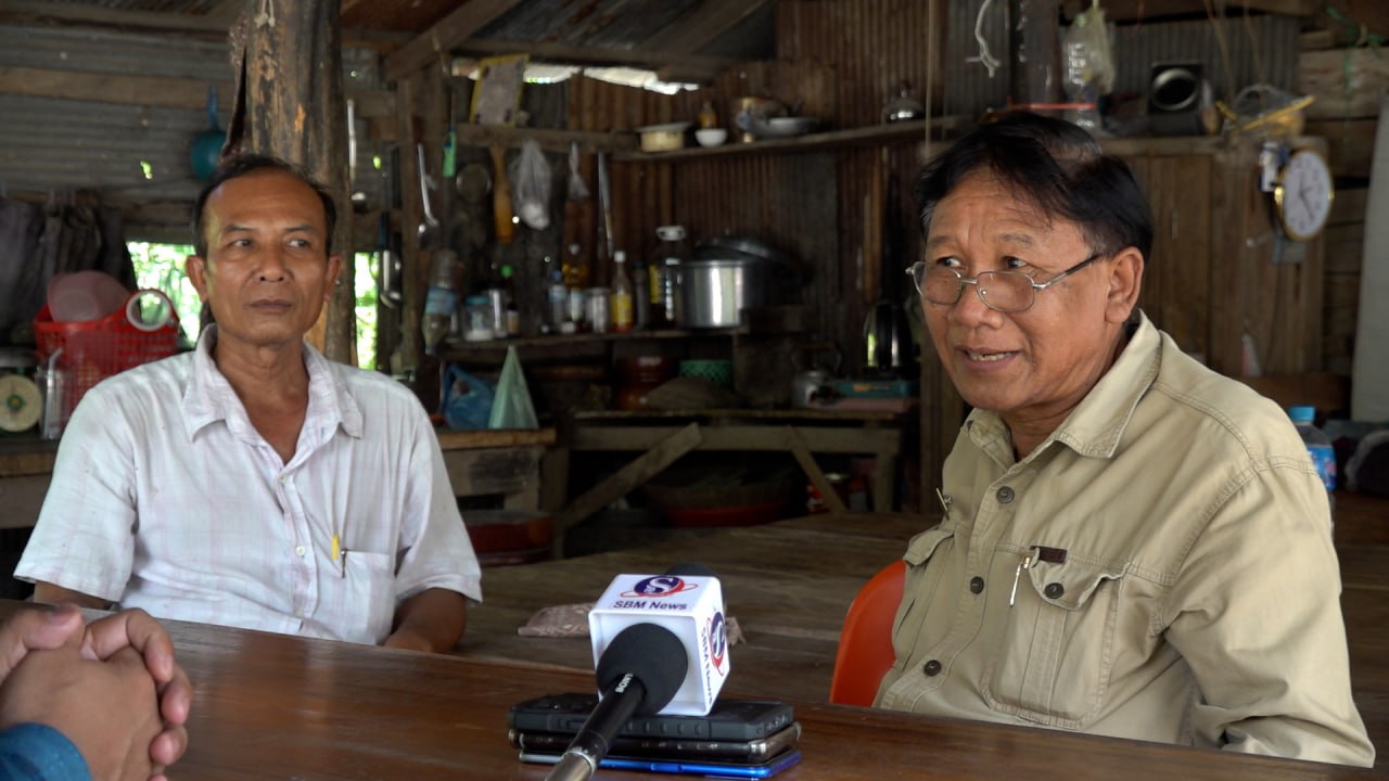 លោក ម៉ន ហួង មេភូមិភ្នំធំខាងជើង និងលោក ង៉ែត យាន សមាជិកក្រុមប្រឹក្សាឃុំអូរប្រាសាទ