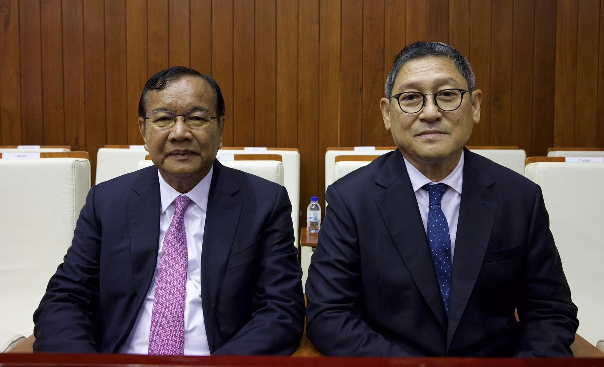 លោក ប្រាក់ សុខុន និងលោក សុខ ចិន្តាសោភា ស្ថិតក្នុងកិច្ចប្រជុំពេញអង្គរដ្ឋសភា នៅព្រឹកថ្ងៃទី២០ ខែវិច្ឆិកា ឆ្នាំ២០២៤។