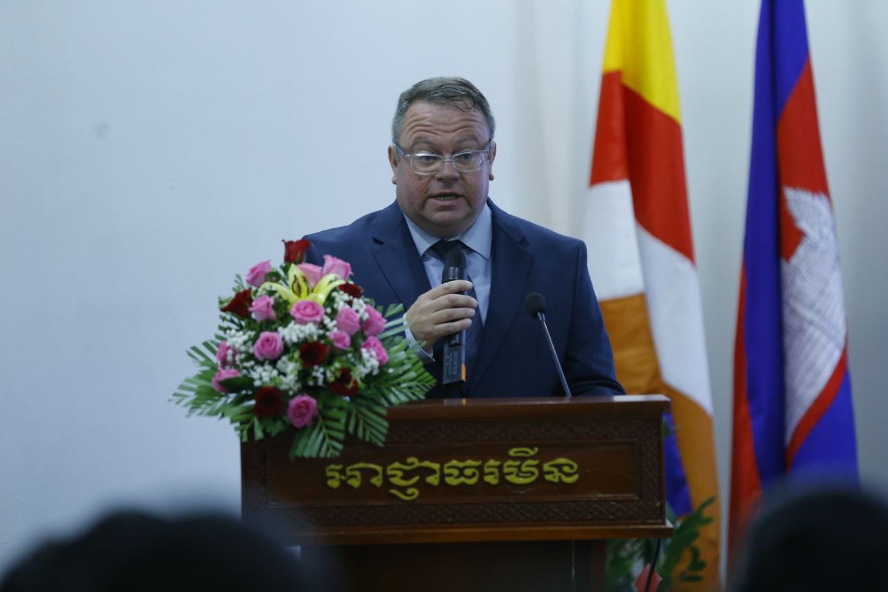 លោក Darren Anzell តំណាងសាកលវិទ្យាល័យលេនកាហ្សៀរ 