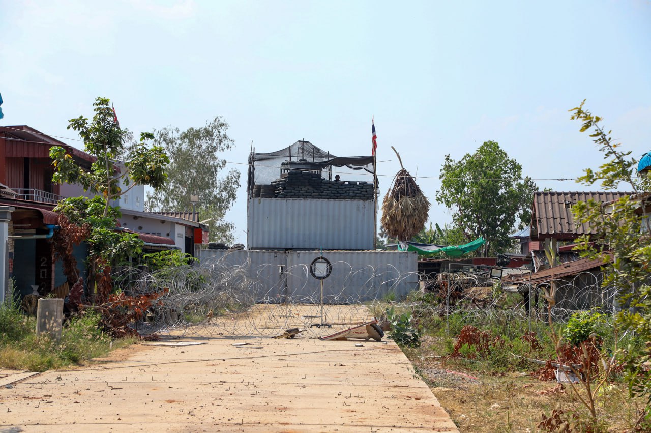 យោធាថៃដាក់រាយទូកុងតឺនឺរ និងរាយបន្លាលួសយកដីកម្ពុជា