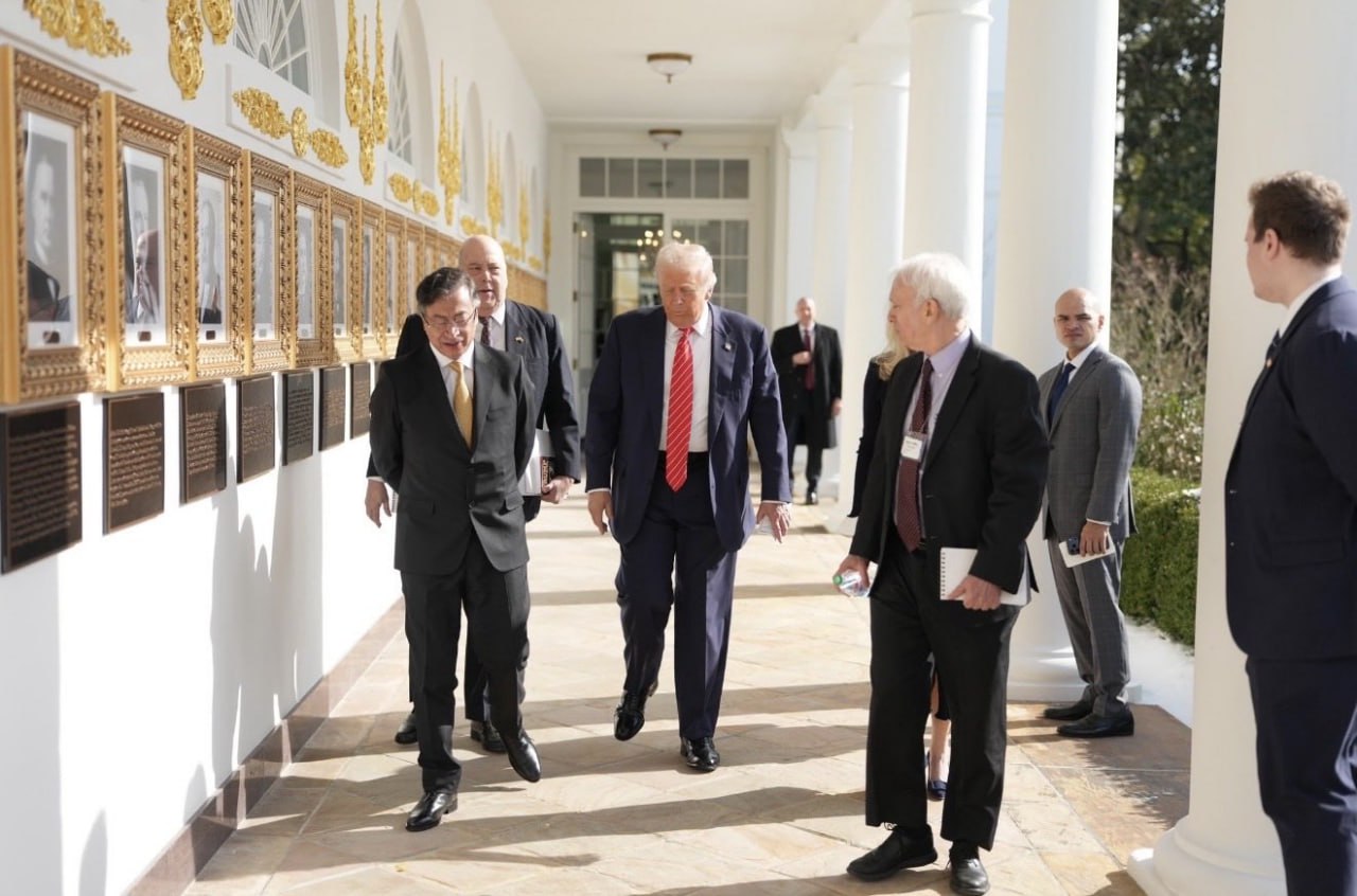 លោក ហ្កាស្តាវ៉ូ ផេដ្រូ(ឆ្វេង) និងលោក ដូណាល់ ត្រាំ