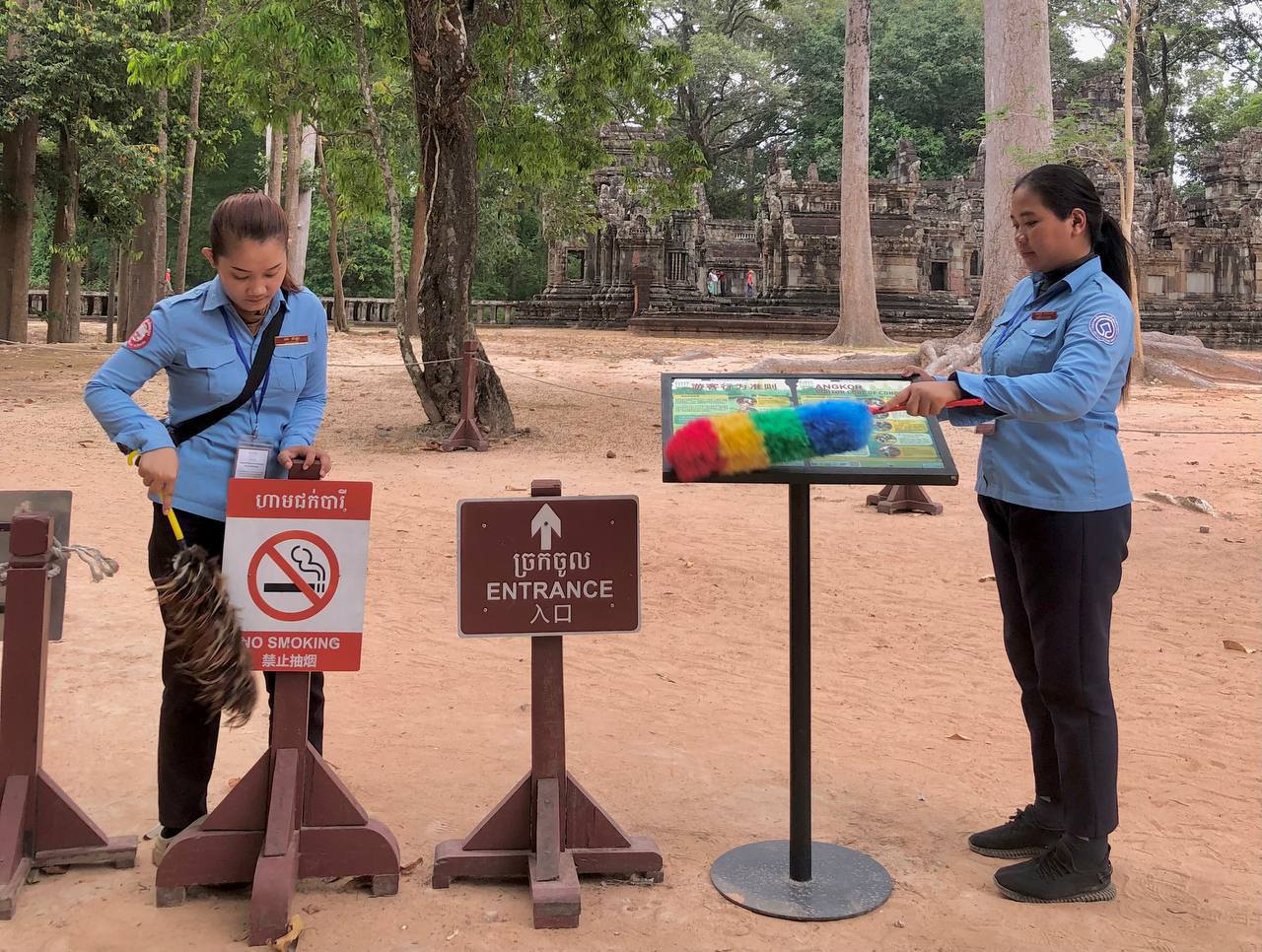 ទិដ្ឋភាពភ្នាក់ងារទេសចរណ៍សម្អាតនៅតំបន់អង្គរ។ ប្រភព៖ អាជ្ញាធរជាតិអប្សរា