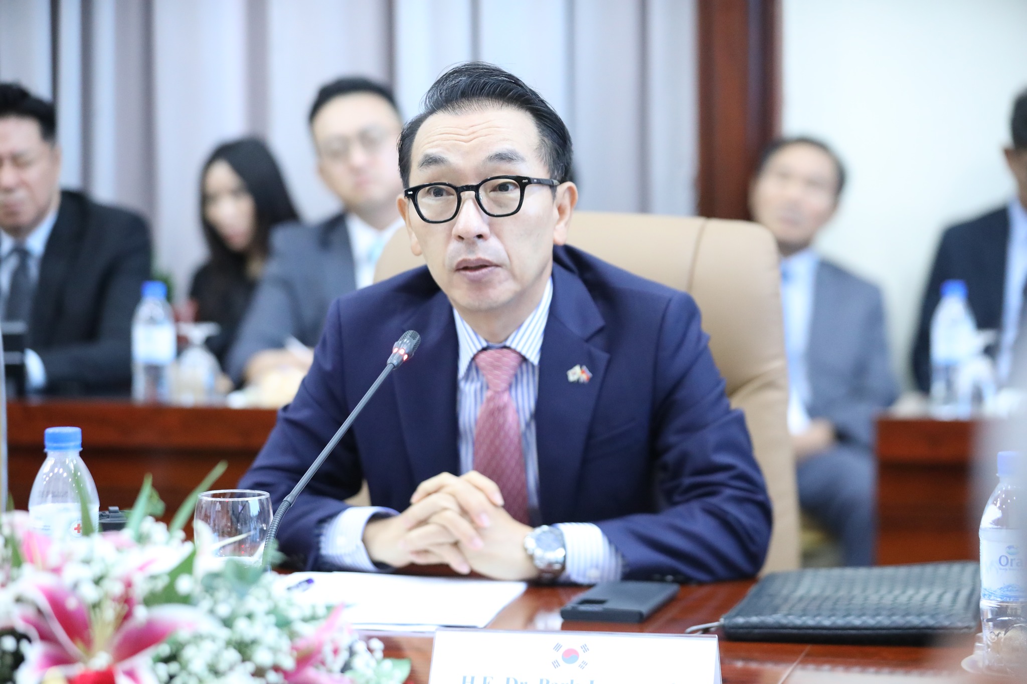 លោក Park Jung Wook ឯកអគ្គរដ្ឋទូតវិសាមញ្ញ និងពេញសមត្ថភាពនៃសាធារណរដ្ឋកូរ៉េប្រចាំនៅកម្ពុជា