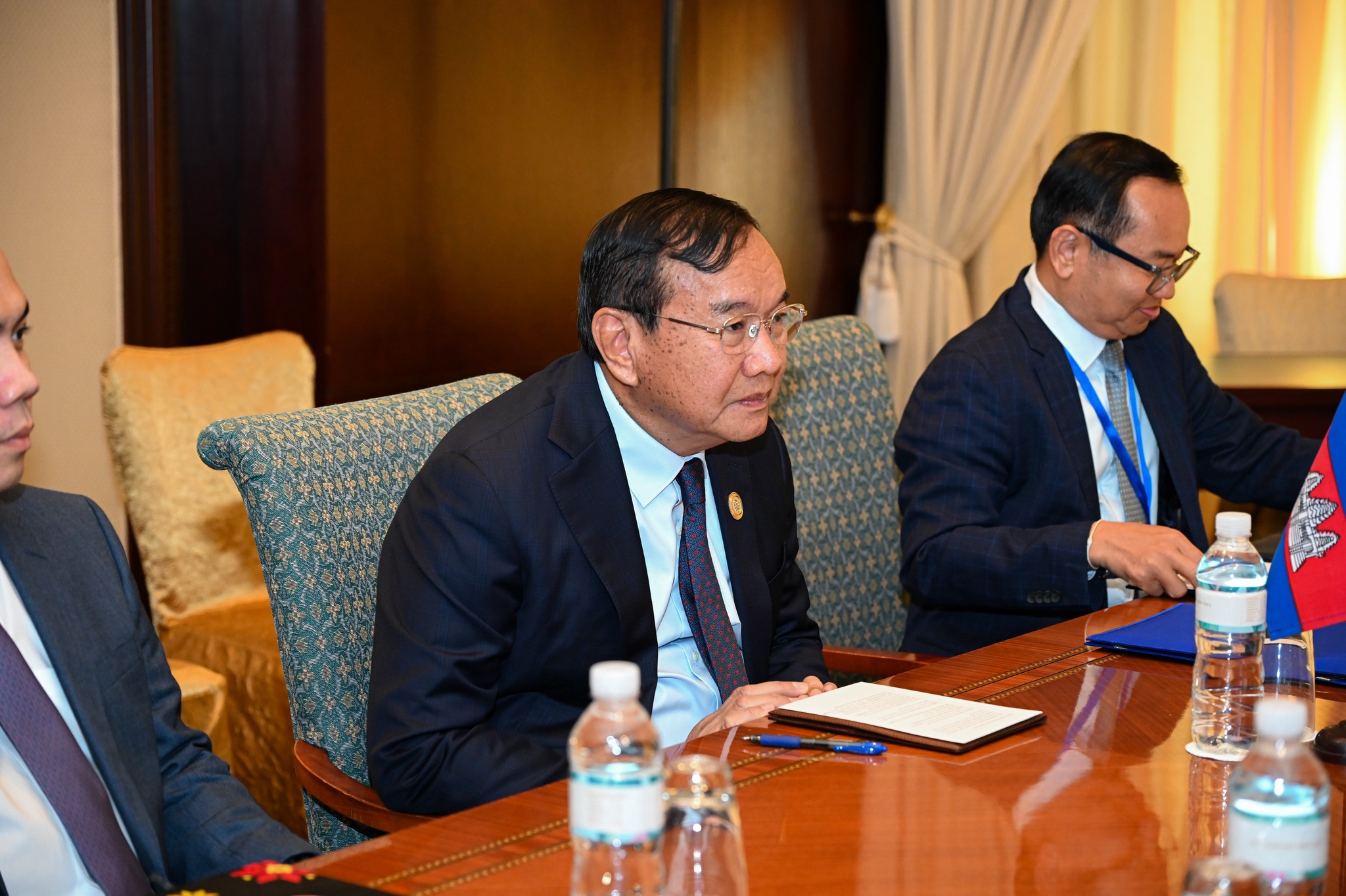 លោក ប្រាក់ សុខុន