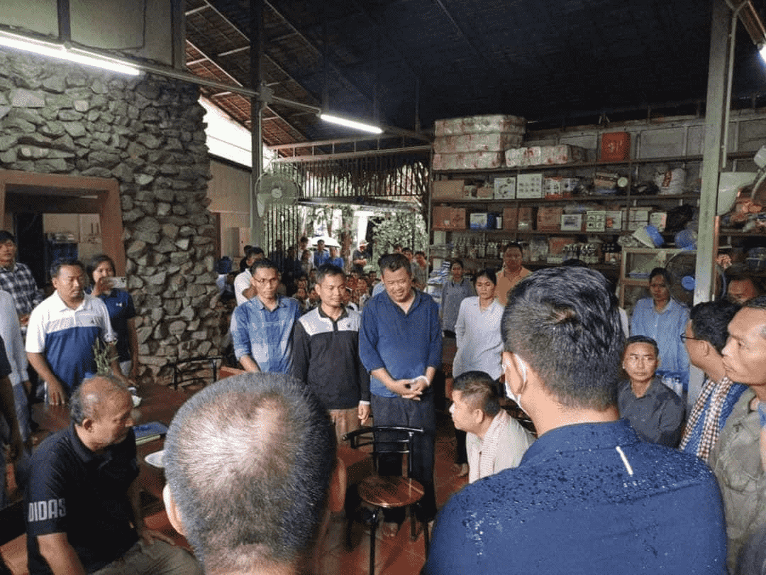 ឯកឧត្តម ហ៊ុន ម៉ា​និ​ត អគ្គនាយក នៃ​អគ្គនាយកដ្ឋាន​ស្រាវជ្រាវ​ចារកិច្ច នៃ​ក្រសួងការពារជាតិ និងលោក ខឹម វាសនា