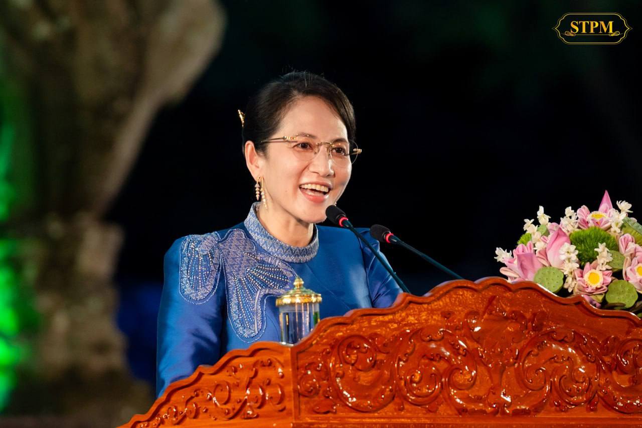 លោកជំទាវបណ្ឌិត ពេជ ចន្ទមុន្នី ស្ត្រីទី១នៃកម្ពុជា