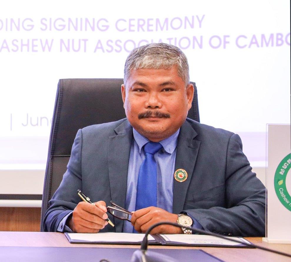 លោក អួន ស៊ីឡុត ប្រធានសមាគមស្វាយចន្ទីកម្ពុជា